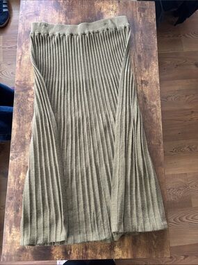 Pleated Midi Skirt in Olive Green